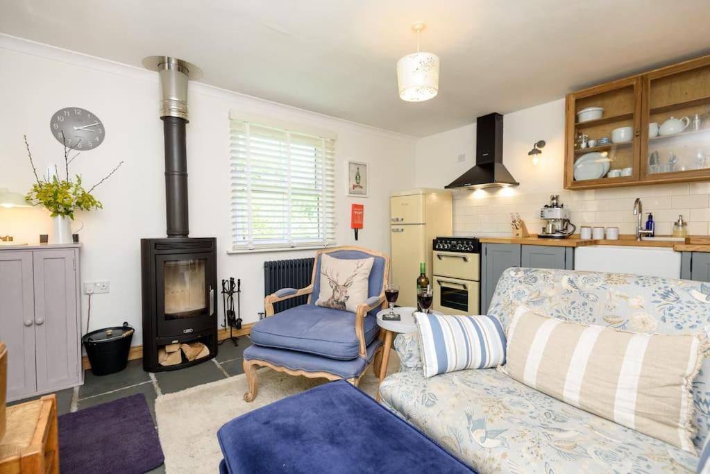 Bijou Coastal Apartment In Polperro With Hot Tub Onsite Parking Downhill Walk To Village Екстер'єр фото