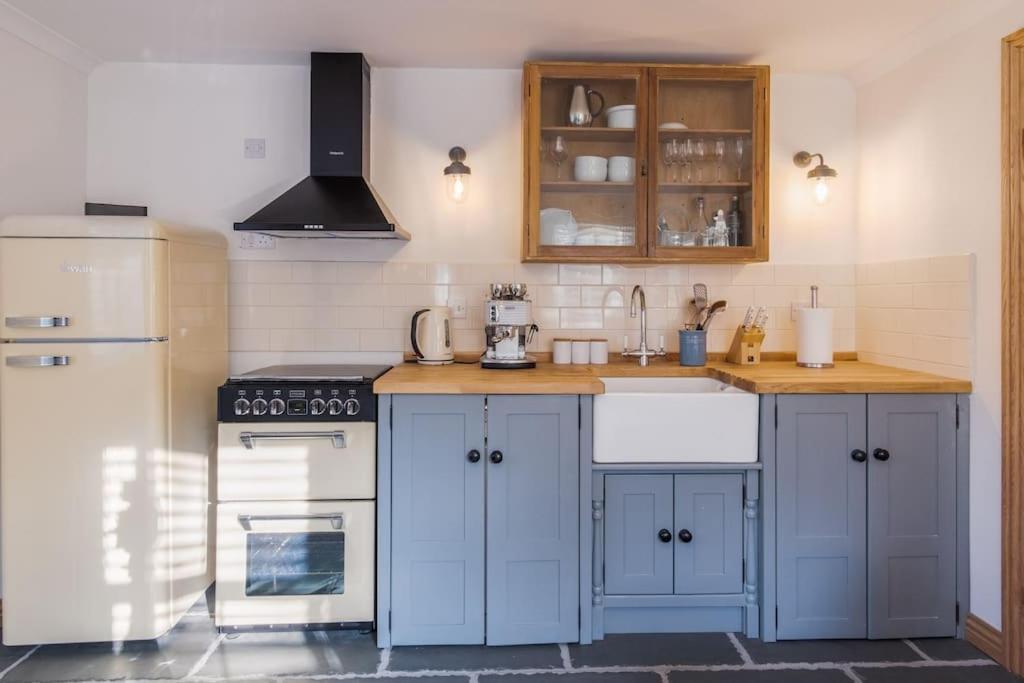 Bijou Coastal Apartment In Polperro With Hot Tub Onsite Parking Downhill Walk To Village Екстер'єр фото